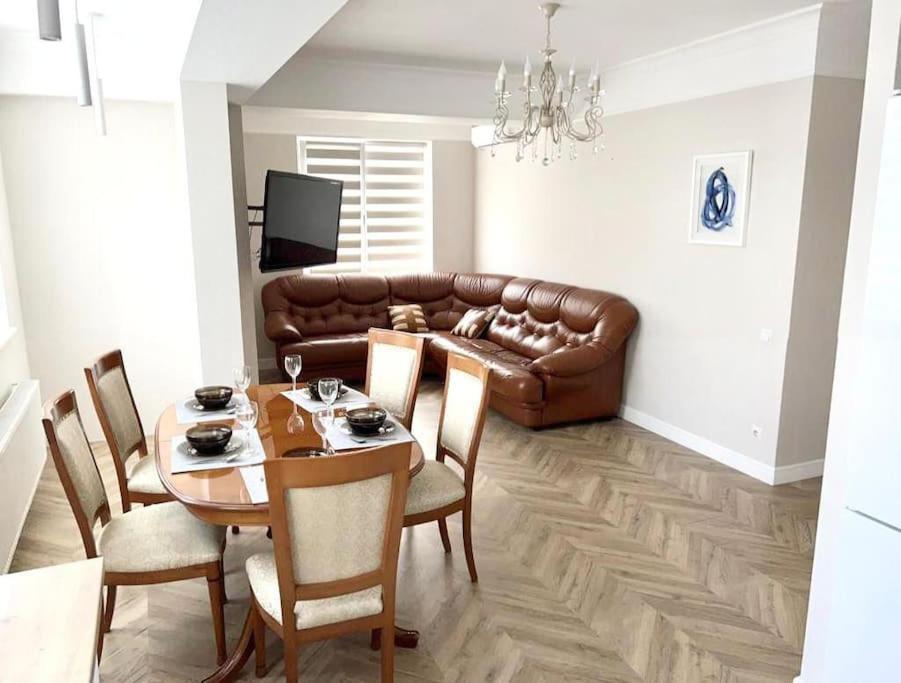 Very Large Apartment For Family! On Milestiu! Chişinǎu Buitenkant foto